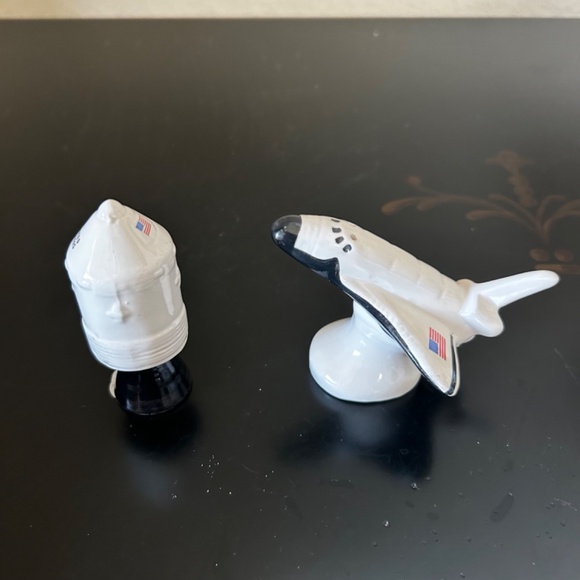 Space Capsule & Shuttle, USA. Salt & Pepper Shakers. Vintage. NWT - Picture 3 of 8
